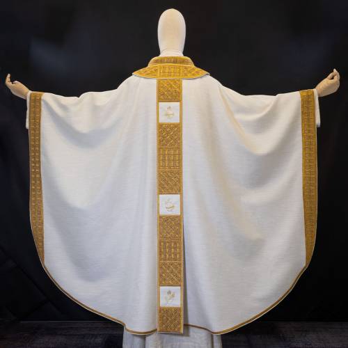 BIAŁA KASULA Z PALLIUM