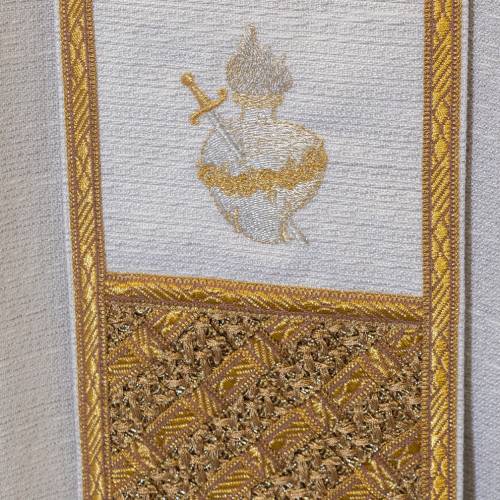 BIAŁA KASULA Z PALLIUM