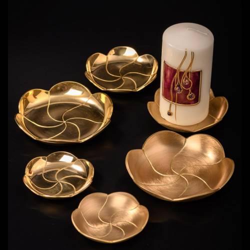 Polished brass coaster Lotus D 9,5 cm