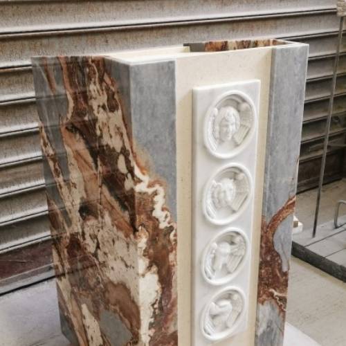 Nowoczesny Pulpit z Kolorowymi Marmarami