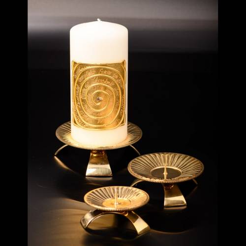 Three footed brass candle holder with fine lines