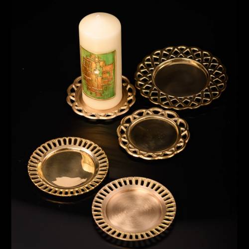 Brass coaster with wavy edges