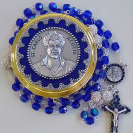 Scatola portarosario e corona dedicata a Carlo Acutis