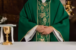 Jakie są szaty liturgiczne księdza