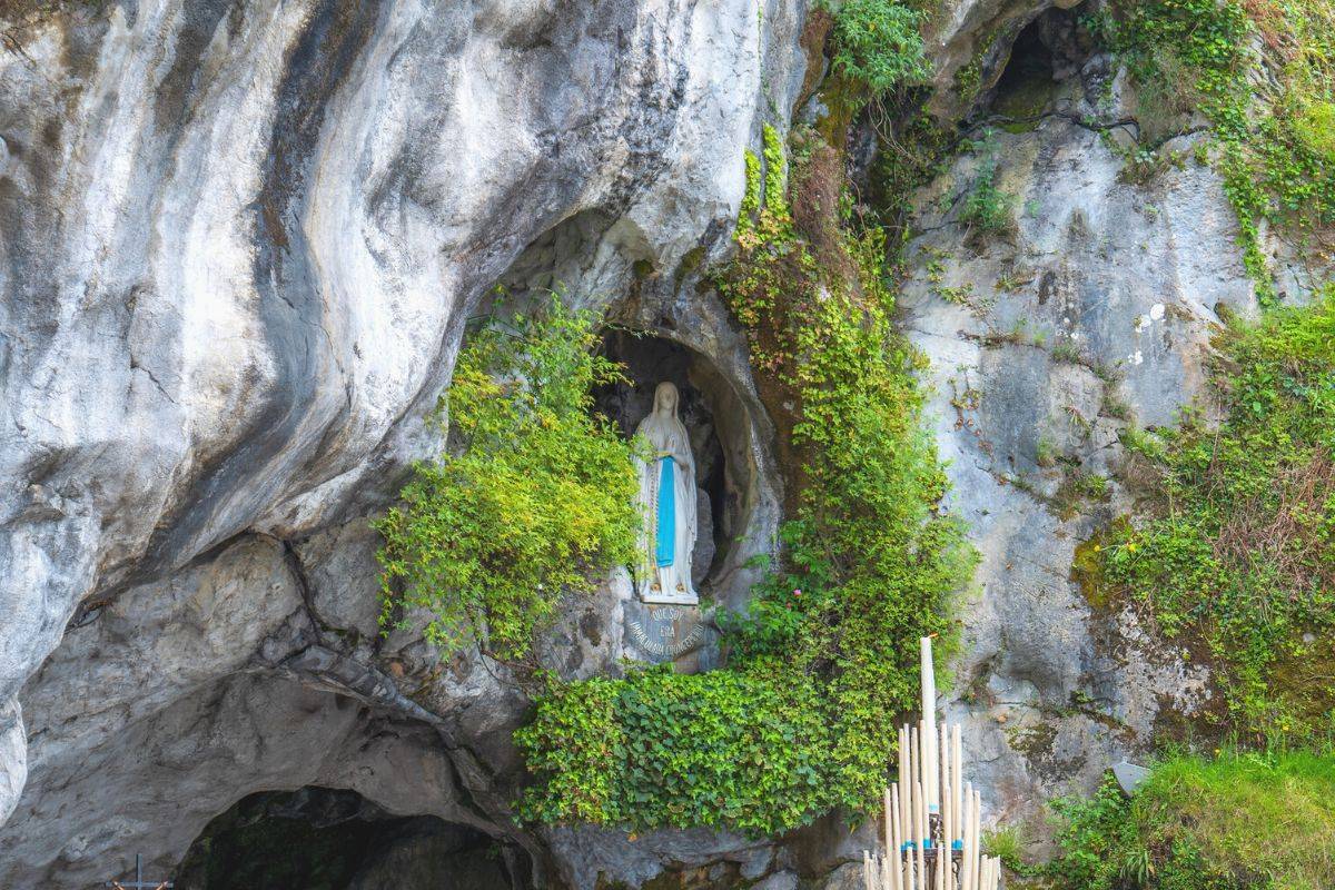 Lo scultore Fabisch e la statua della Madonna di Lourdes