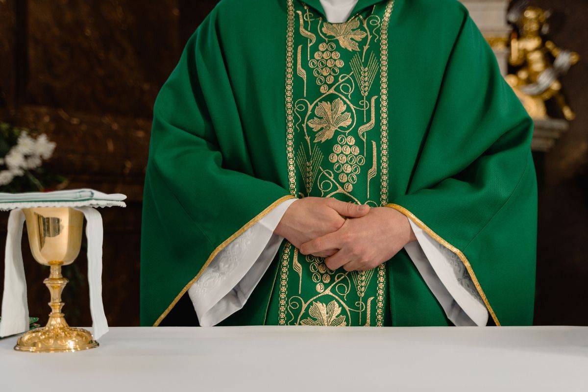 Jakie są szaty liturgiczne księdza Jakie są szaty liturgiczne księdza