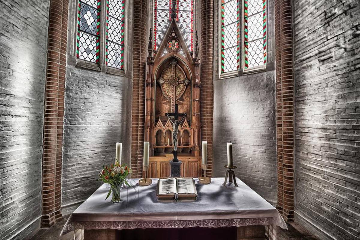 The altar: origins of this liturgical furniture