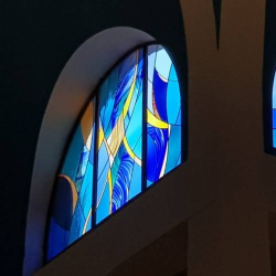 Witraż z Wielobarwną Kompozycją