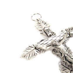 Krzyż Bluszcz Szczotkowany Metal z Ciałem