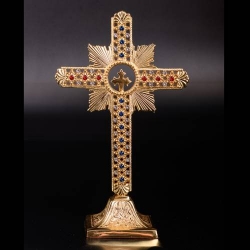 Croce placcata oro con cristalli